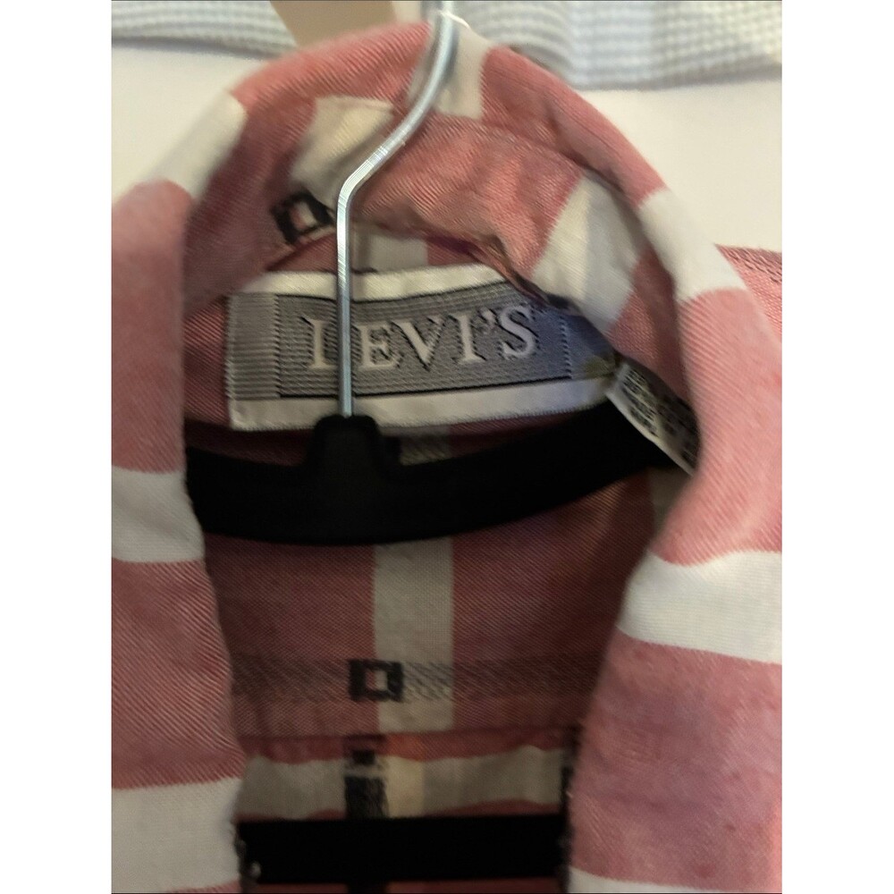 Levi's Men's Rose Plaid Button-Down Shirt - Picture 2 of 3